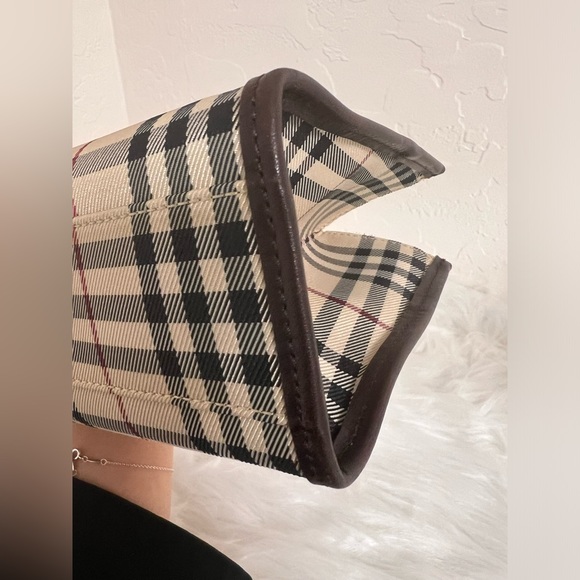 Burberry Nova Check Tote Bag - Picture 13 of 17